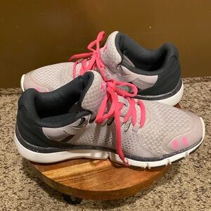 Under armour girl shoes size 6